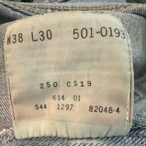 VTG 90s Levi’s 501 Button Fly Light Wash Denim Jeans Men’s 38x30 Made in USA! - Picture 7 of 8